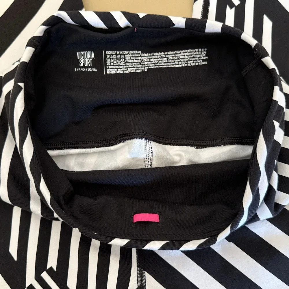 Victoria's Secret Knockout Crop Leggings Black White Geometric Print Small - Picture 7 of 8